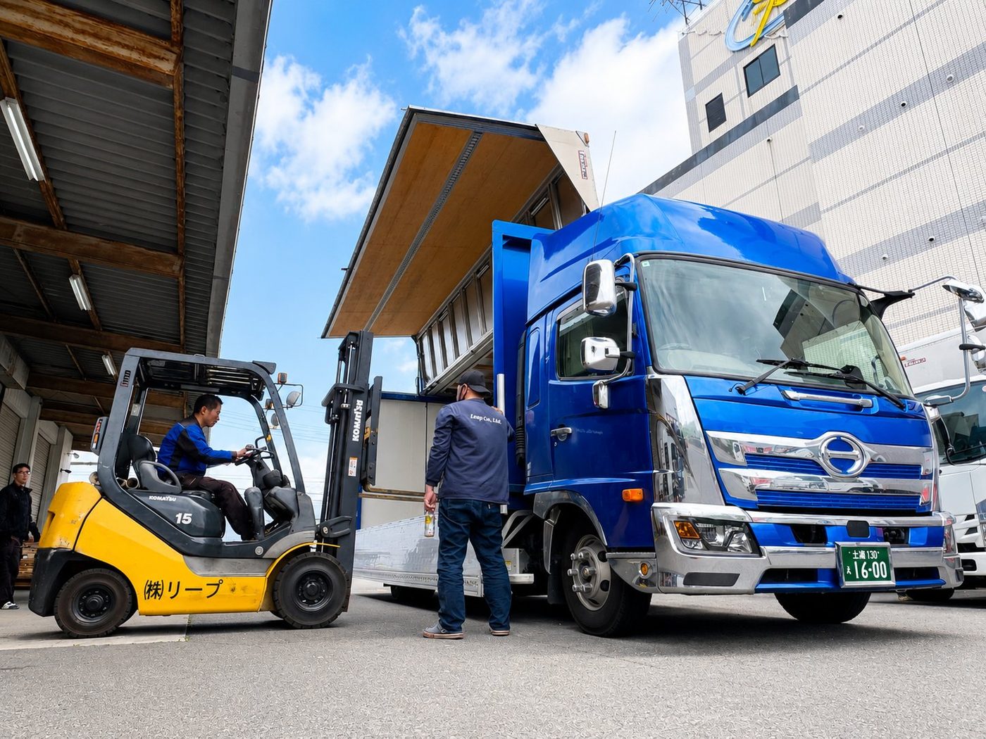 フォークリフトでの荷役